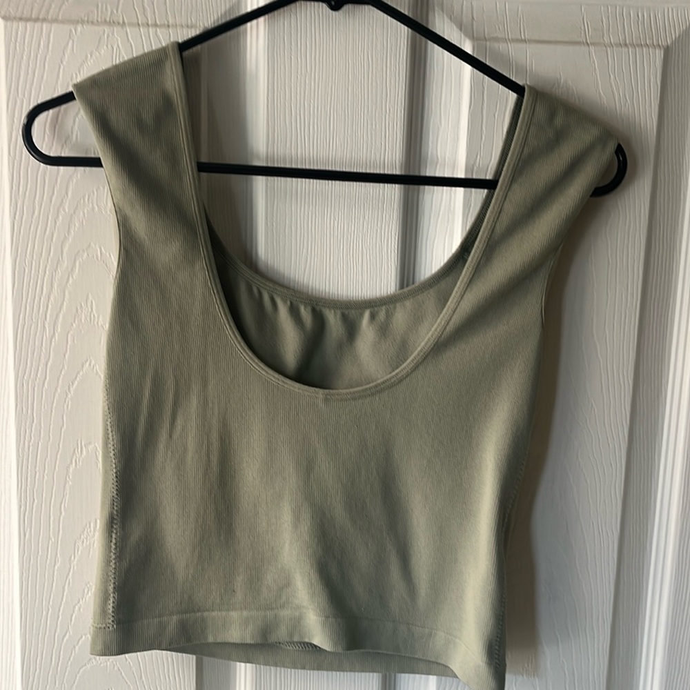 Green crop tank top.